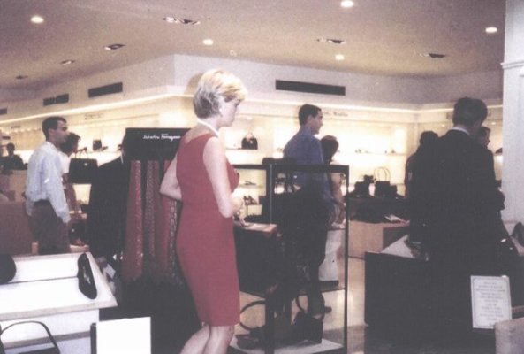 Click image for larger version

Name:	1997_Harrods.jpg
Views:	1042
Size:	48.8 KB
ID:	97083